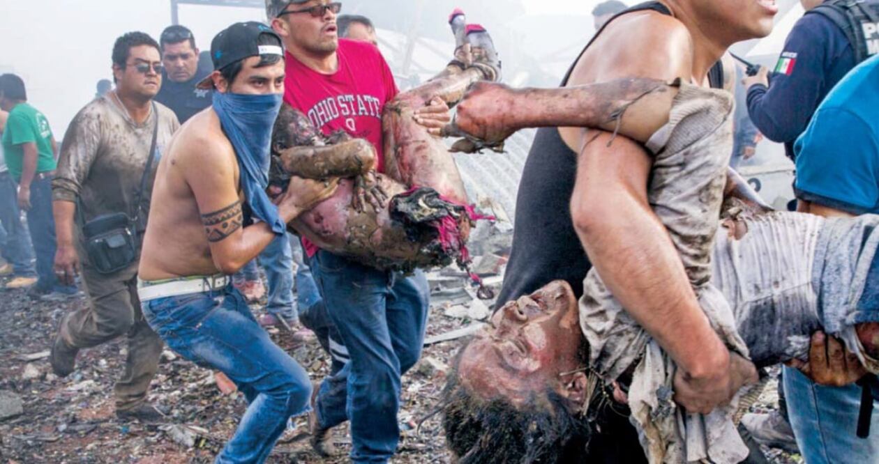 Imágenes muestran la gravedad del daño causado por la nueva explosión en Tultepec, municipio mexiquense en el que recurrentemente suceden este tipo de tragedias que siembran muerte y dolor (ISRAEL GUTIÉRREZ. AFP)
