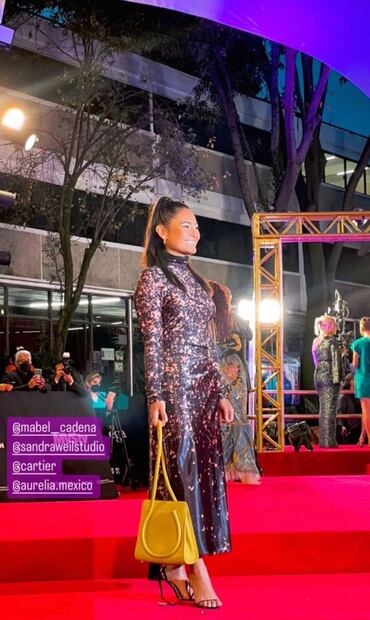 Mabel Cadena impacta con su look en los Premios Metro 2022