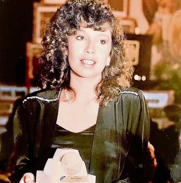Desde joven, cantó en foros y cafés. Su tema “Yolanda” en 1984 le catapultó a la fama. Foto: AP e Instagram
