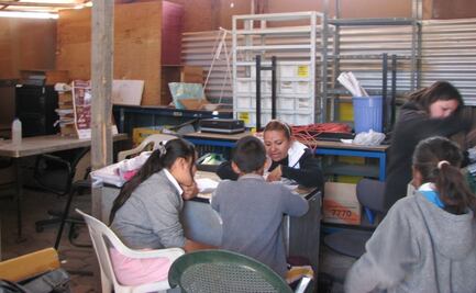 Alumnos denuncian despido de profesor por ser gay; autoridades responden que fue por "actos inapropiados"