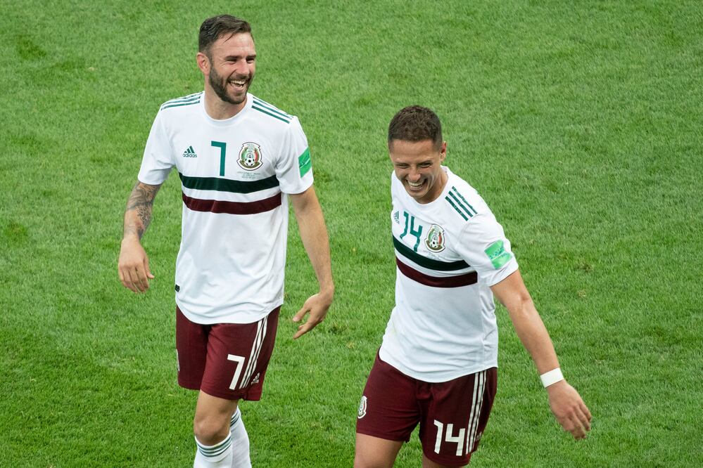 Miguel Layún y Javier Hernández en un partido con la Selección Mexicana. Foto Imago7.