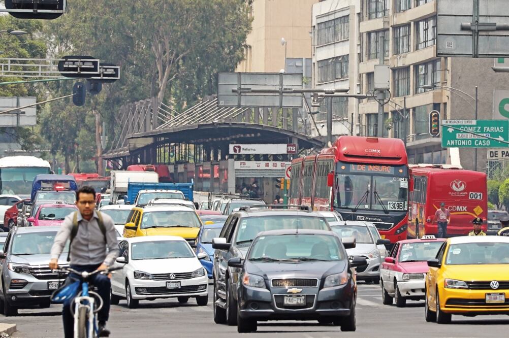 La Secretaría de Medio Ambiente informó que impuso 604 multas por incumplir la norma ambiental, y 451 por no respetar el Hoy No Circula (LUCÍA GODÍNEZ. EL UNIVERSAL)