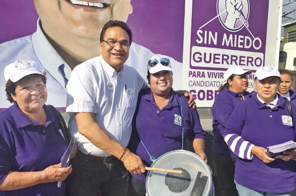 El candidato independiente a la gubernatura, Javier Guerrero García, desmintió ayer que vaya a declinar en favor del abanderado del PAN y señaló que es un rumor para desinformar a los ciudadanos. (CORTESÍA JAVIER GUERRERO)