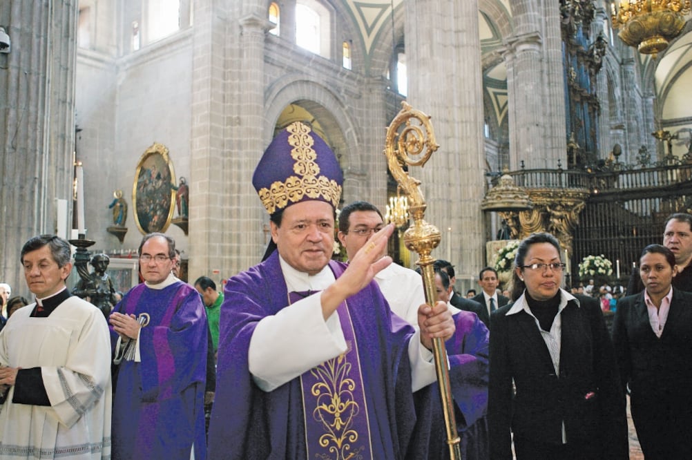 El editorial del semanario católico Desde la Fe señala que, pese al Presupuesto de Egresos austero, los salarios de la alta burocracia resultan indignantes (ALEJANDRO ACOSTA. EL UNIVERSAL)