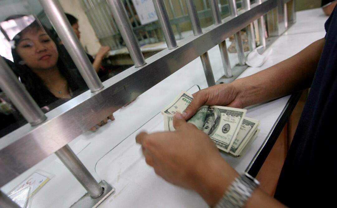 Dólar sube 16 centavos; cierra en $18.53