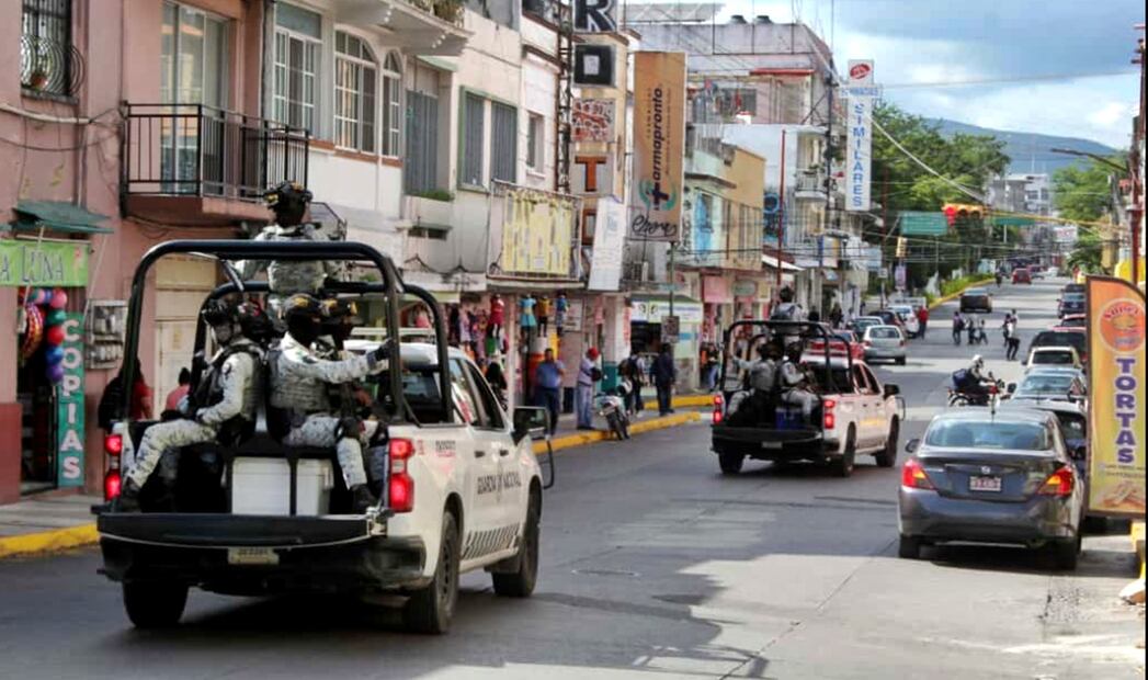 Elementos del Ejército y la Guardia Nacional hicieron rondines por Chilpancingo, Guerrero, tras la quema de unidades del transporte público, el lunes 29 de septiembre de 2025. Foto: Anwar Delgado/EL UNIVERSAL