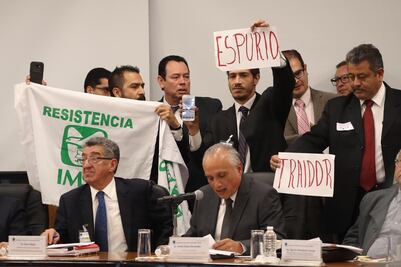 Acusan corrupción en Sindicato del IMSS; alistan marcha
