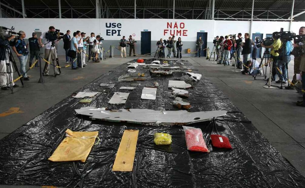 Fotografía de archivo en la que se observan los restos del avión Airbus A330. Foto: ARCHIVO/EFE