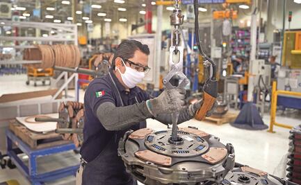 ​​​​​​​Ómicron y semiconductores afectarán producción automotriz; se regularizará hasta 2023