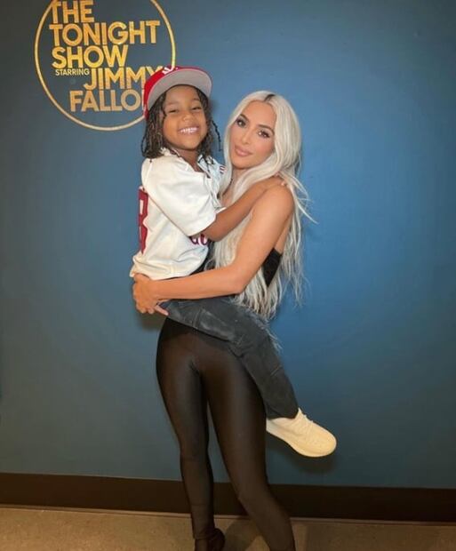 Filtran imágenes del video erótico de Kim Kardashian, su hijo Saint las vio