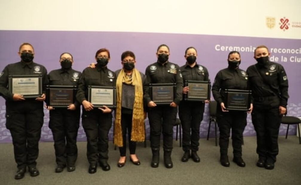 Fiscalía CDMX reconoce a mujeres policías por su labor en seguridad 