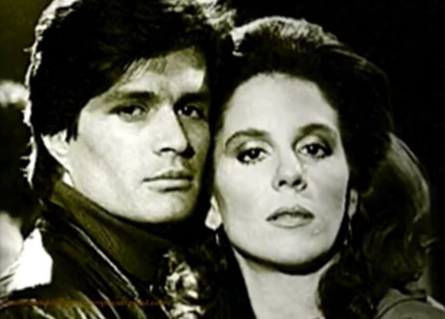 Rebecca Jones y Alejandro Camacho estuvieron casados 26 años, producto de su matrimonio tuvieron a Max, su hijo único, que en la actualidad tiene 33 años y se dedica a la música. 
Foto: Especial