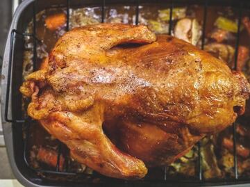 Qué pasa si comes el pollo con pellejo o piel