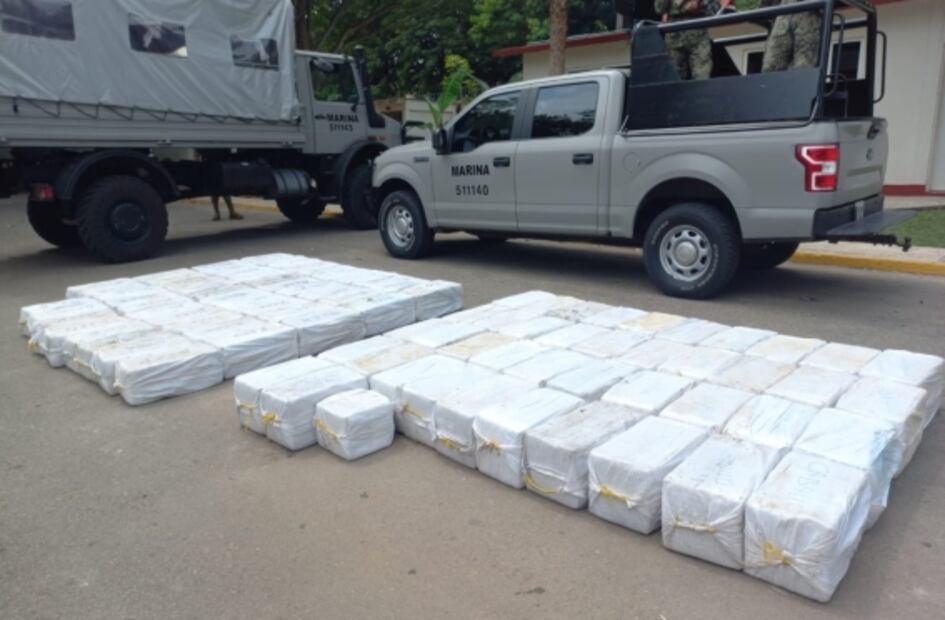 Marina asegura mil 800 kilos de droga en el municipio de Bacalar, Quintana Roo