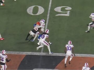 Tragedia en la NFL: Damar Hamlin se desvanece en el campo de juego, recibe RCP y se retira en ambulancia
