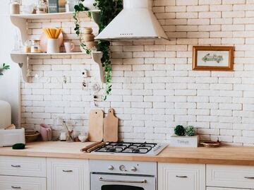 Prueba estos remedios naturales para acabar con las cucarachas en la cocina