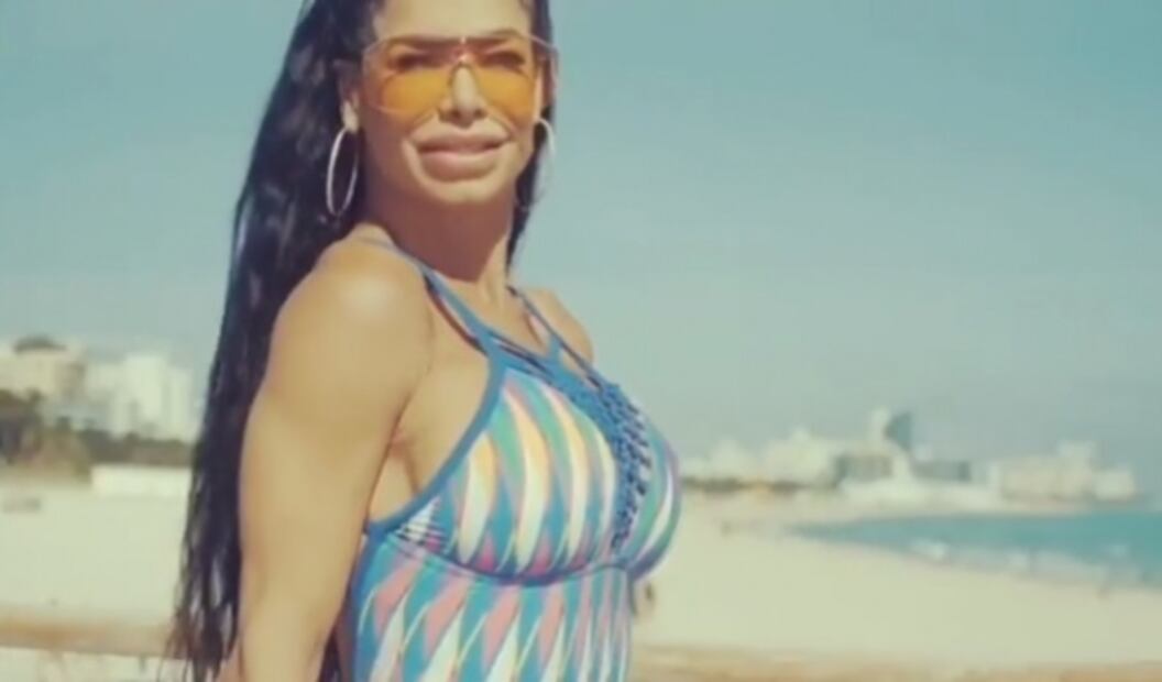 Lis Vega se mete a la cocina y baila en lencería