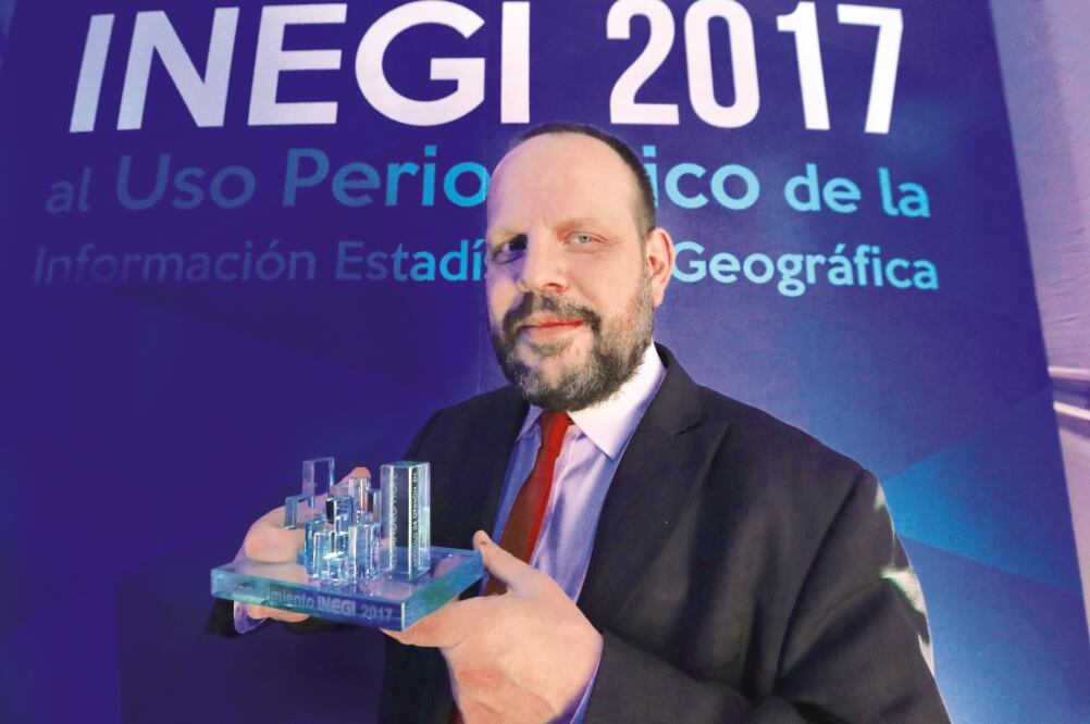 En la entrega de reconocimientos Inegi 2017, el columnista de EL UNIVERSAL, Alejandro Hope, señaló que aprecia la enorme labor del instituto puesto que es una gran herramienta en su trabajo diario. Foto: ARIEL OJEDA. EL UNIVERSAL