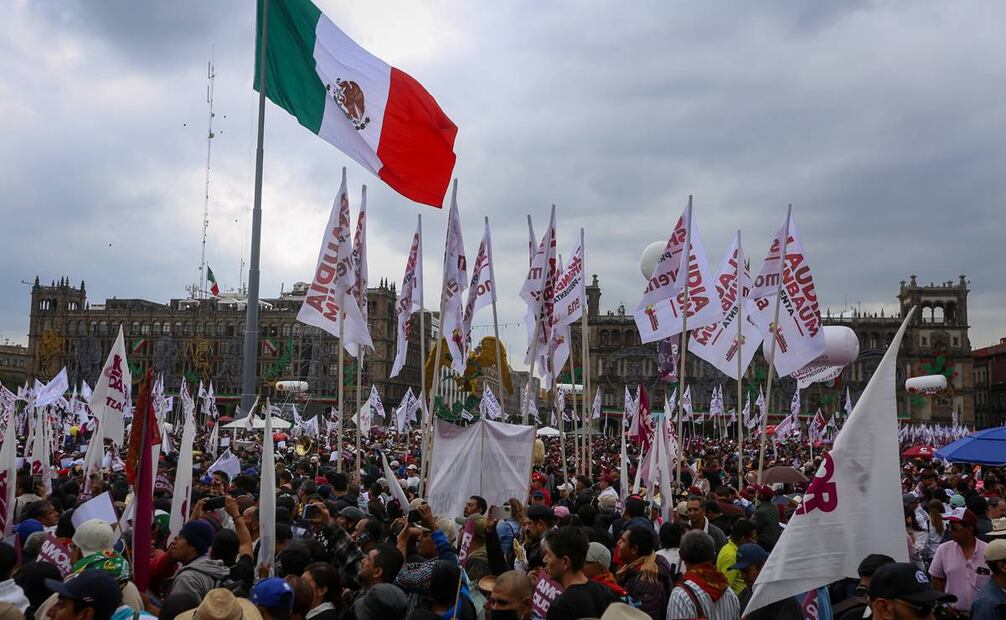 Asistentes a la entrega del bastón de mando a Claudia Sheinbaum en el Zócalo de la CDMX 1 de octubre 2024 / Foto: Luis Camacho. EL UNIVERSAL