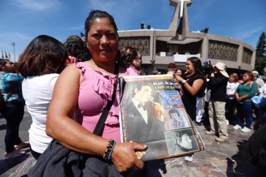 Despiden como rey al Príncipe José José