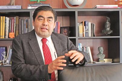 Ejecutivo debe "ponerse el saco" ante reproche de Ejército: Barbosa