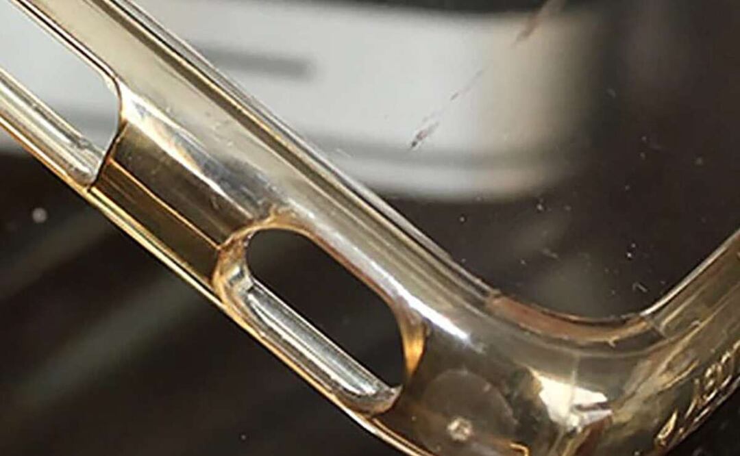 Existen algunas soluciones que te ayudarán a limpiar tu carcasa transparente para que esta quede como nueva