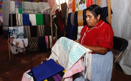 “Tápame con tu rebozo” cobija a artesanos de 16 estados