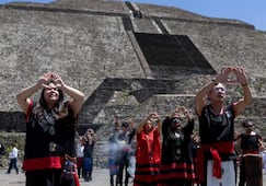 FOTOS: Pirámides de Teotihuacán reciben a visitantes por equinoccio de primavera; realizan rituales y danzas prehispánicas