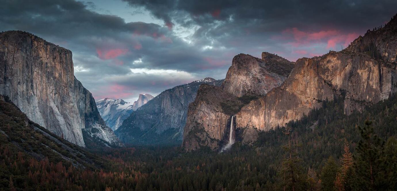 En Yosemite puedes conocer sus centenarias secuoyas y admirar más de una docena de cataratas. (Foto: Istock)