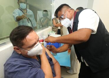 Se “cuelan” hasta funcionarios para recibir vacuna anti-Covid en Tabasco