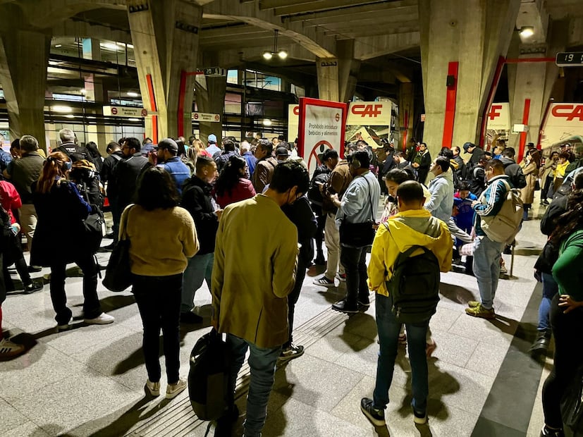 Usuarios del Tren Suburbano han reportado retrasos en el servicio de más de 35 minutos. (Foto: Fernanda Ortiz/ EL UNIVERSAL)