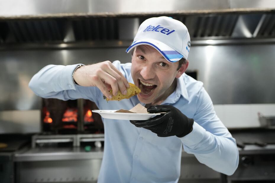 Daniel Suárez en una taquería de la CDMX - Foto: Cortesía
