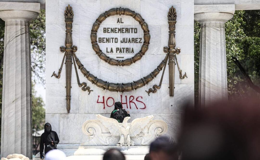 Colectivo Por las 40 Horas se manifiesta sobre avenida Juárez para exigir reducción a la jornada laboral. Foto: Gabriel Pano/ EL UNIVERSAL