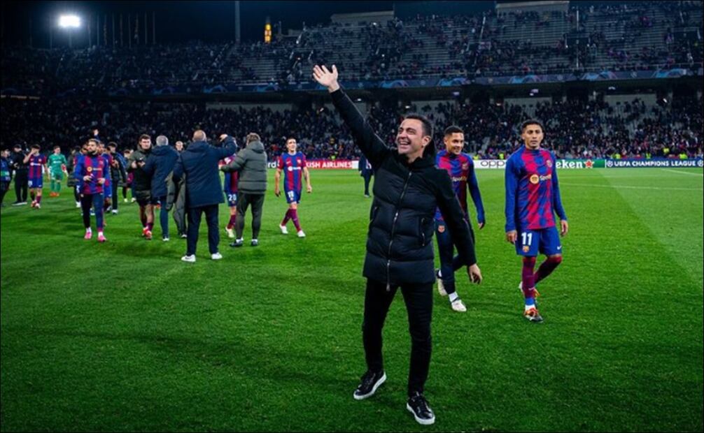 Xavi Hernández saluda hacia las tribunas tras un juego del Barcelona. FOTO: @Xavi