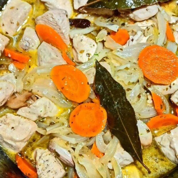 Prepara pollo en escabeche para que te rinda más la quincena