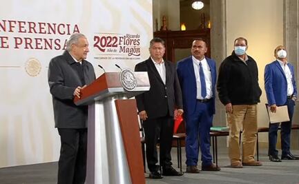 “No den malos ejemplos a sus hijos”, dice AMLO a candidatos a secretario del Sindicato de Pemex