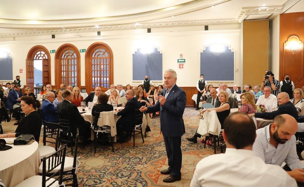 Santiago Creel se reúne con comunidad gallega en México. Foto: Especial