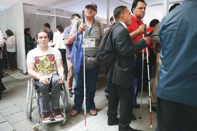 Ofertan empleo para personas con discapacidad