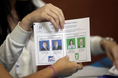 Cierran los colegios electorales en Guatemala 
