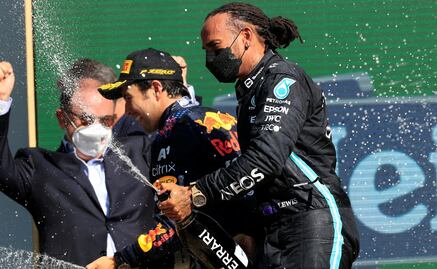 Lewis Hamilton reconoce a 'Checo' Pérez: "Es difícil lo que está haciendo"