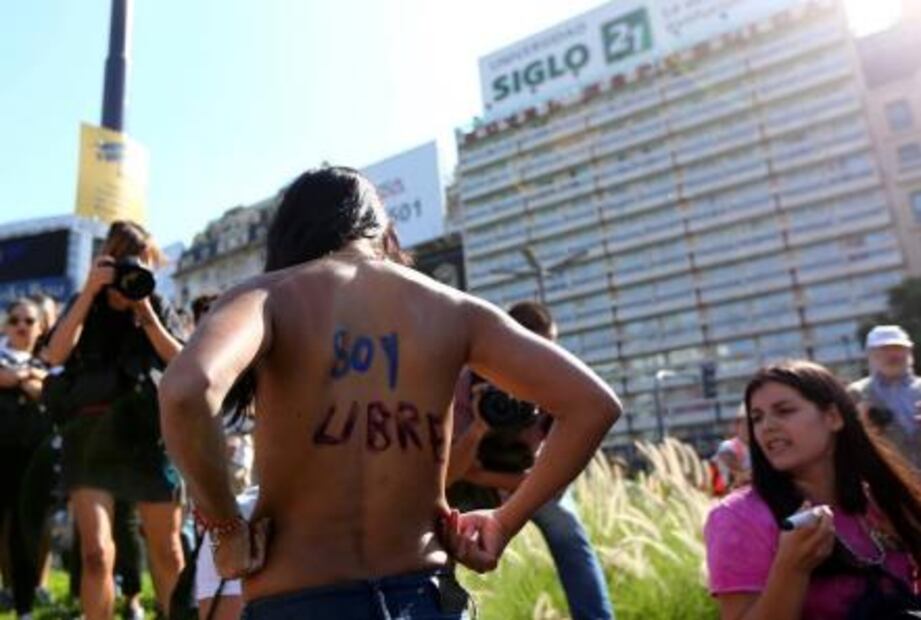 Argentinas protestan topless contra la cosificación de la mujer