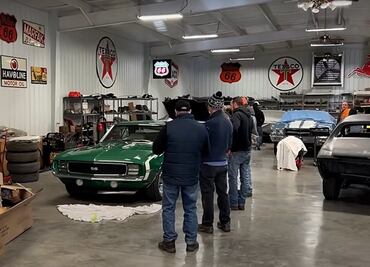 Encuentran casi 40 autos clásicos Chevrolet abandonados en garaje