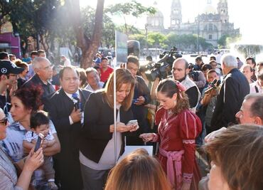 Margarita Zavala recaba firmas en Guadalajara