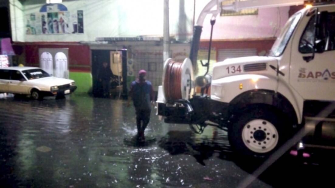 Lluvia provoca inundaciones en 15 colonias de Ecatepec 