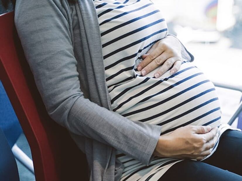 La OMS recomendó que introduzcan programas de vacunación de mujeres embarazadas contra el virus sincitial respiratorio (RSV). Foto: Freepik