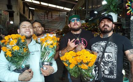 Luchadores montan emotiva ofrenda dedicada a sus compañeros fallecidos