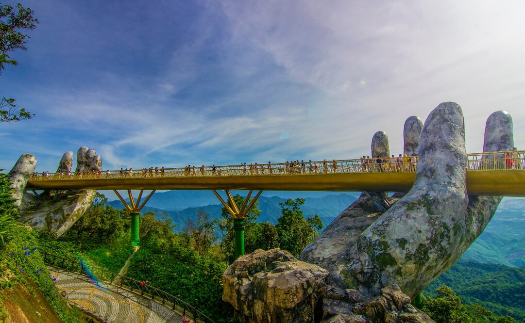 El Puente Dorado de Vietnam se encuentra a mil 414 metros sobre el nivel del mar. Foto: iStock
