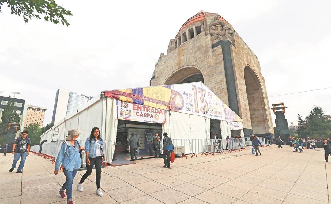 Regresa el Remate de Libros al Monumento a la Revolución. Foto: Archivo EL UNIVERSAL 