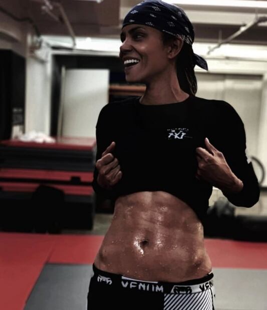 Halle Berry se muestra sin maquillaje y luce hermosa