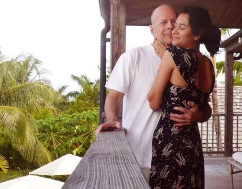 Esposa de Bruce Willis desmiente que Demi Moore esté viviendo con ellos para cuidar de él